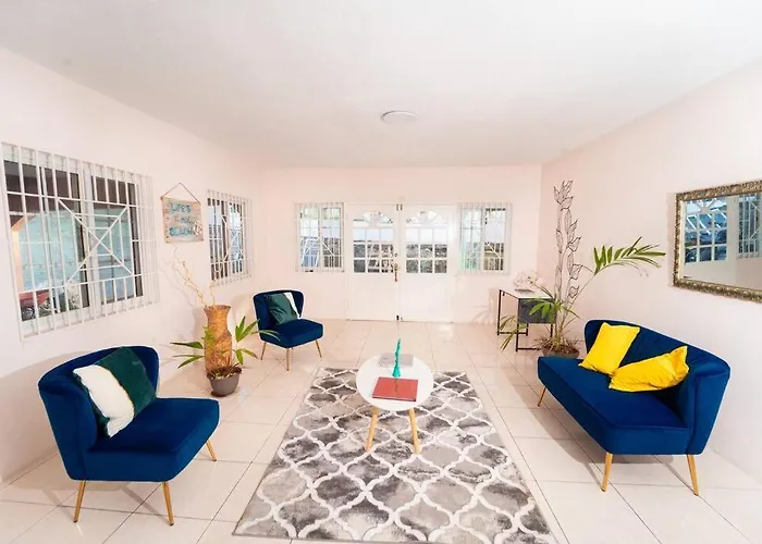 Villa Belle Air Seaview 1 Bdrm -2 Queen Runaway Bay