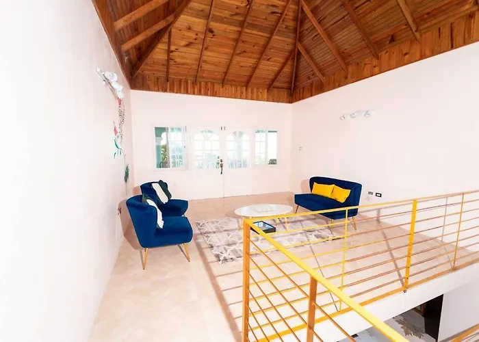 Belle Air Seaview 1 Bdrm -2 Queen Runaway Bay